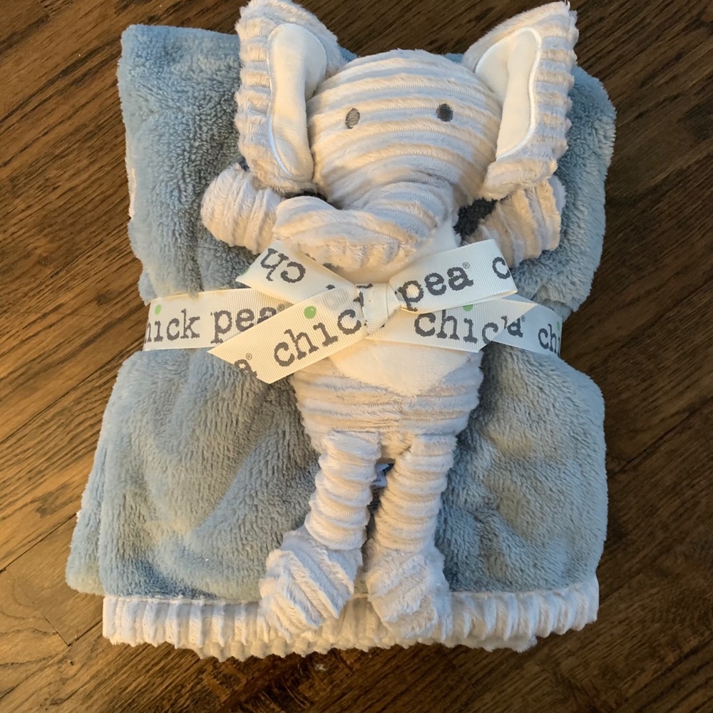Chick pea blanket and stuffed animal set